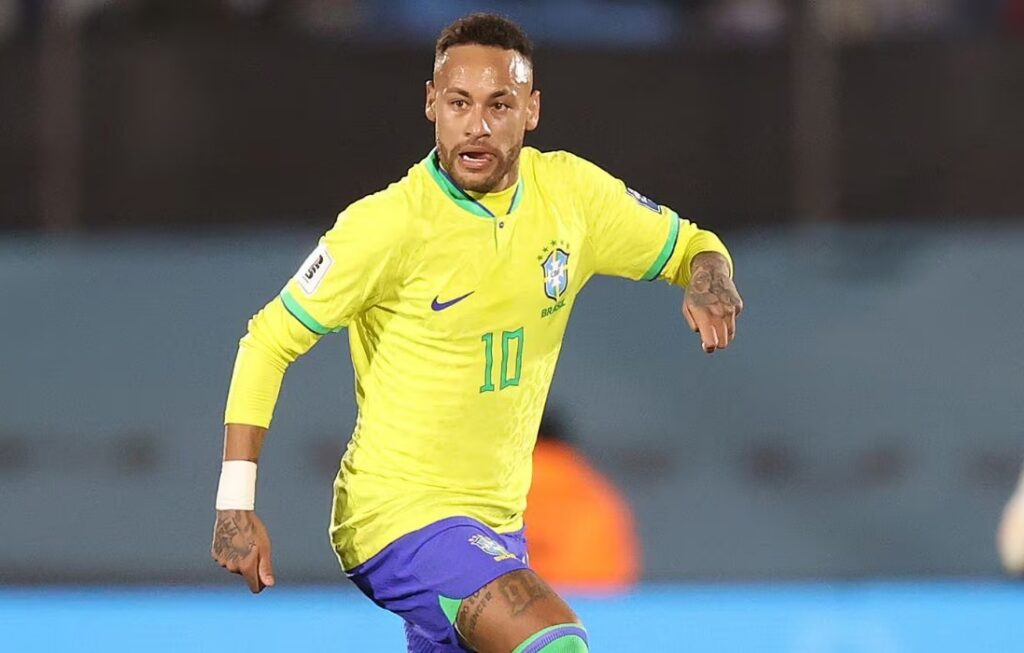 Neymar pode ficar de fora por até 3 semanas e deve perder a estreia da seleção na Copa do Mundo