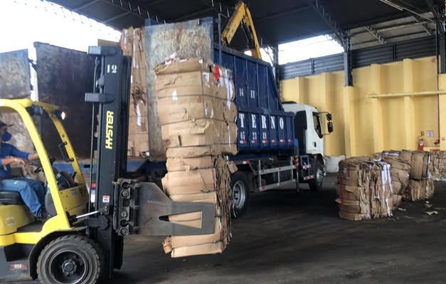 Equatorial Goiás reduz 9,5 mil toneladas de  CO₂ com a troca de produtos recicláveis por desconto de energia