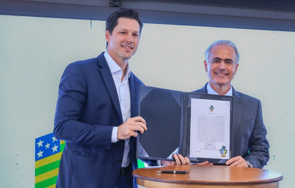 Daniel Vilela empossa Ademar Leal como novo secretário de Agricultura