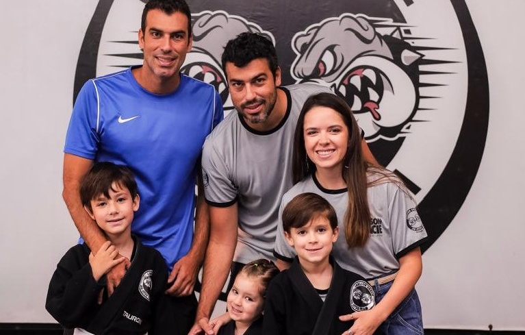 Os Raya se encantam pelo jiu-jitsu e começam sua caminhada