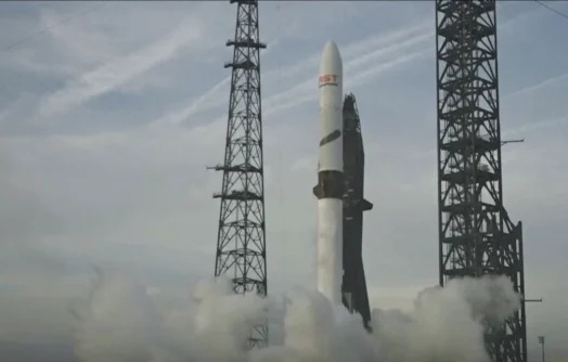 Blue Origin lança foguete pela 1ª vez com propulsor reutilizado