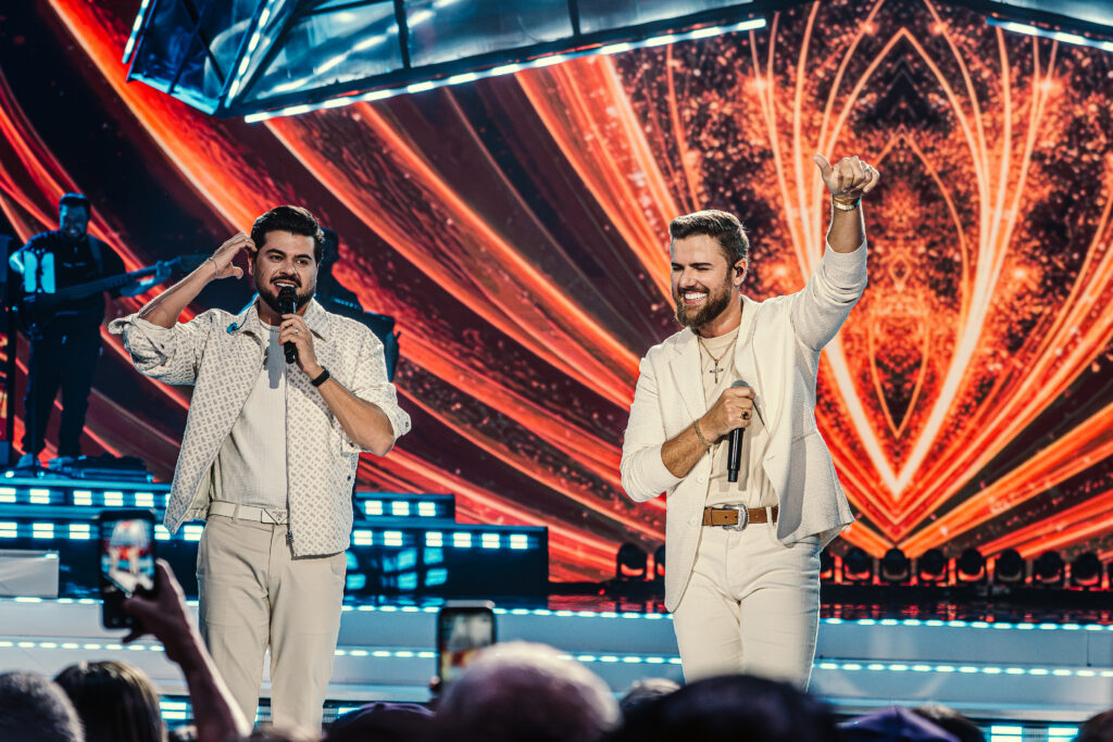 Zé Neto & Cristiano disponibilizam primeira parte do DVD “Vocês & Deus”