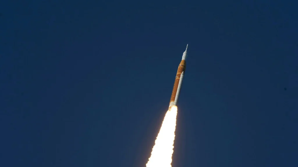 Artemis II deixa órbita da Terra 25 horas após decolagem e segue para a Lua