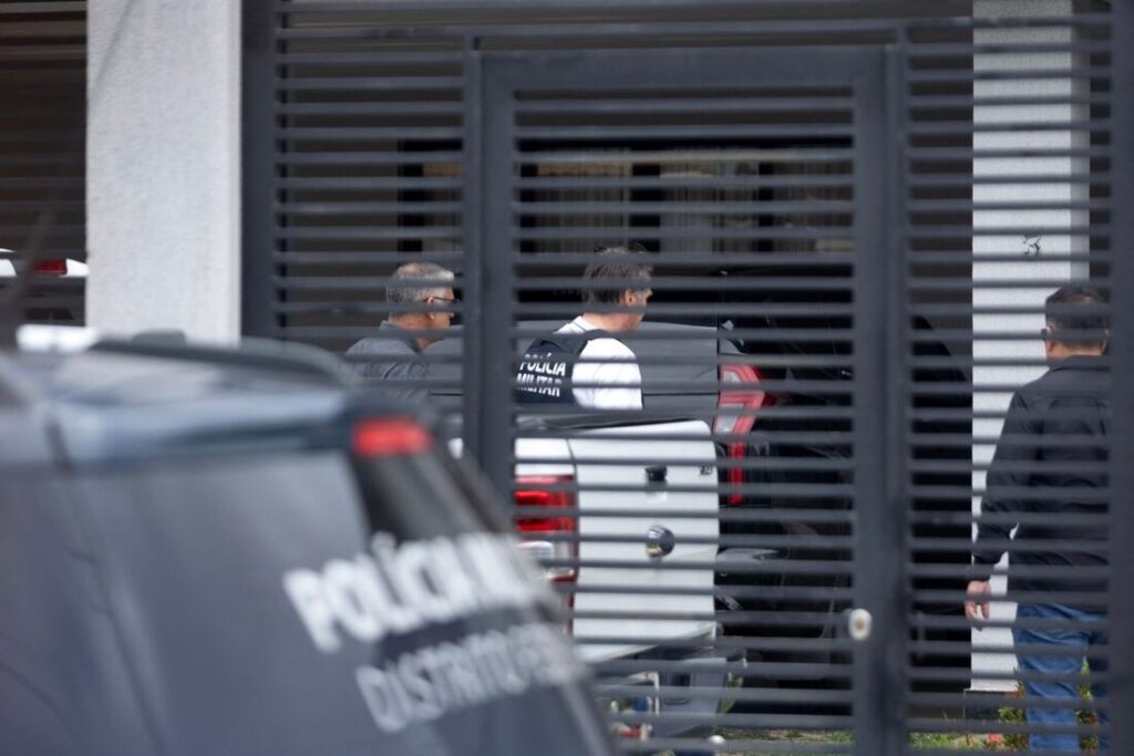 Defesa de Bolsonaro pede ao STF autorização para incluir cuidador na prisão domiciliar