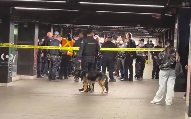 Homem armado com faca ataca 3 pessoas em metrô de Nova York