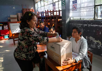 Eleições no Peru: 63 mil que não votaram por falta de cédula voltam às urnas