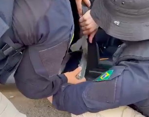 PRF apreende cocaína escondida em porta de caminhonete na BR-153, em Porangatu