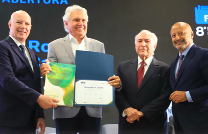 Ronaldo Caiado defende diálogo e critica polarização durante fórum em São Paulo