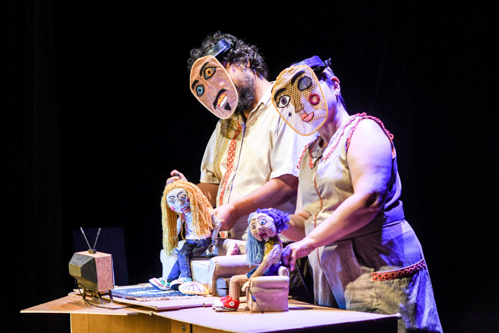 Cia de Teatro Nu Escuro realiza apresentações gratuitas de “Barbas” em Goiânia