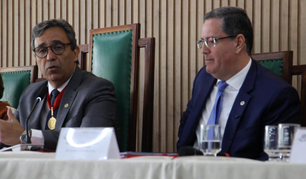 Goiano Jales Mendonça toma posse no IHGMG e destaca conexões históricas entre Minas e Goiás
