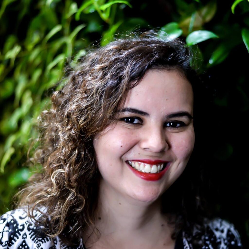 Jornalista Kalyne Meneze lança livro que resgata história da Cooperativa de Jornalistas de Goiás