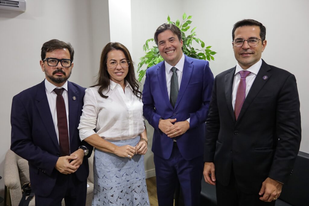 ESA-GO celebra 40 anos em noite de homenagens à advocacia goiana; veja como foi
