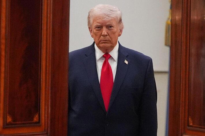 Trump anuncia que Marinha dos EUA iniciará bloqueio imediato em Ormuz