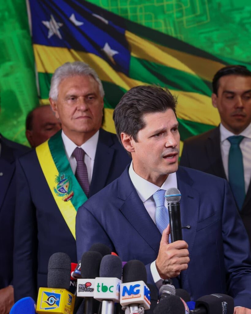 Daniel Vilela recorre a soluções caseiras para recompor secretariado