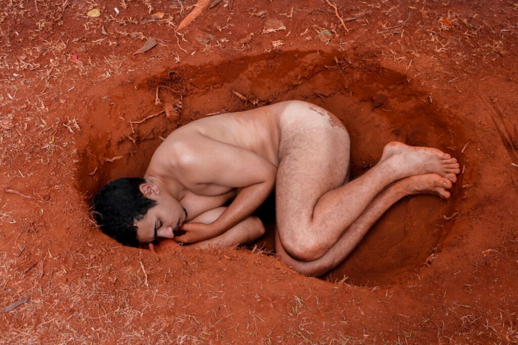 Arte contemporânea goiana chega à Universidade de Oviedo com exposição “Antes que Desapareça”