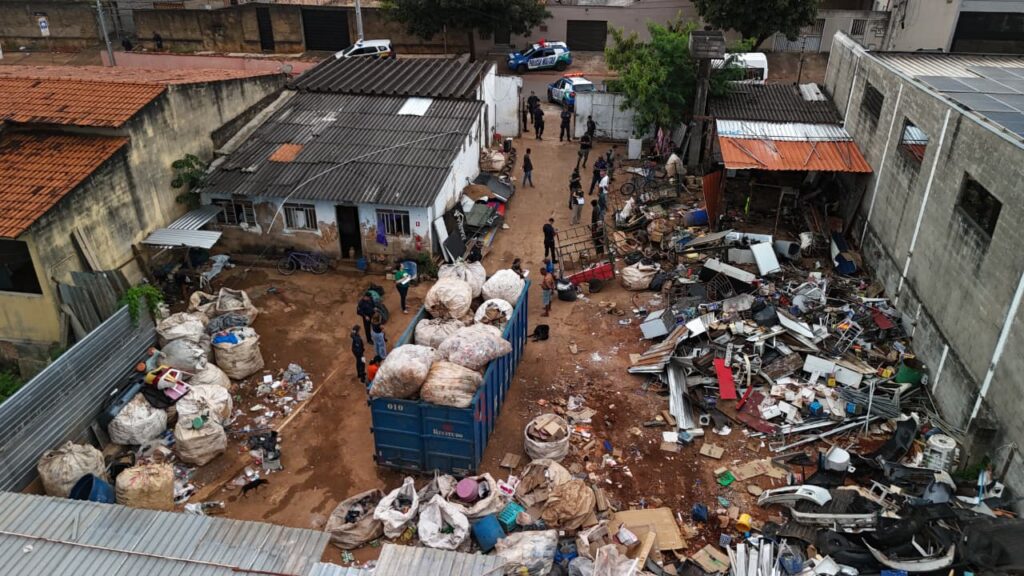 Com foco no tráfico de drogas, operação integrada fiscaliza pontos de compra e venda de recicláveis em Goiânia