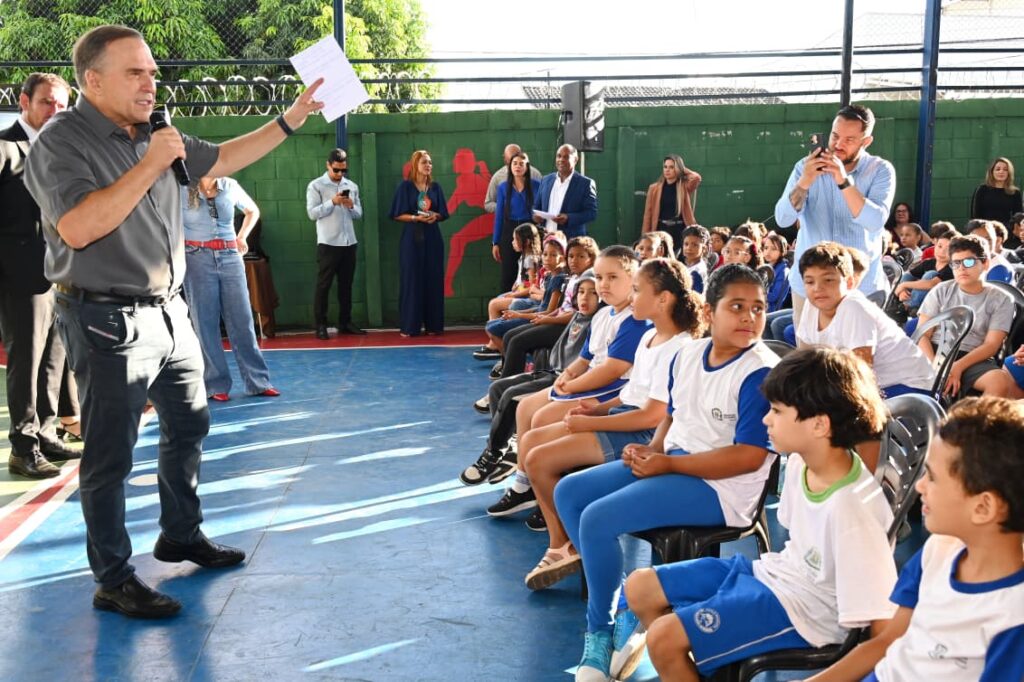 Mabel anuncia convocação de 102 concursados da Educação