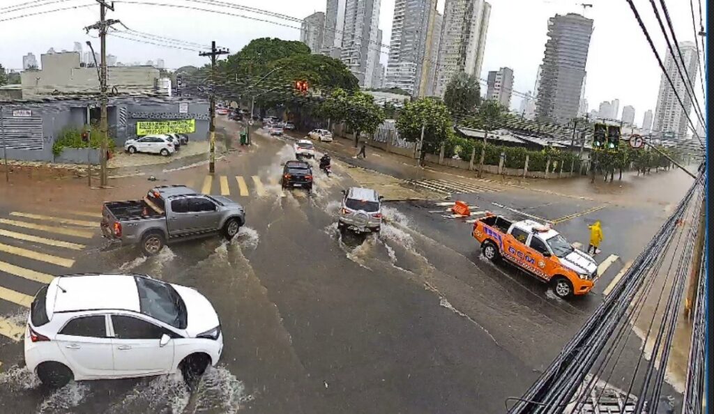 Prefeitura mobiliza equipes e Gabinete de Crise Climática durante temporal desta quarta-feira (8/4) em Goiânia 