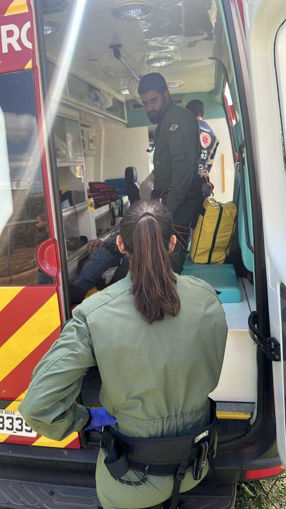 Bombeiros resgatam três vítimas após pouso de emergência de aeronave em Trindade