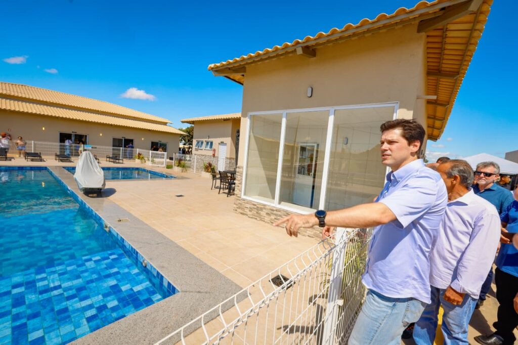 Daniel Vilela entrega 711 apartamentos em Jataí