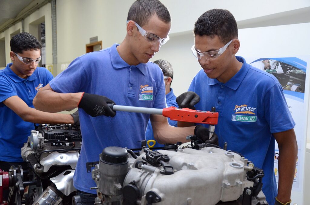 Senai promove oficina sobre formação de jovens para a indústria em Goiânia