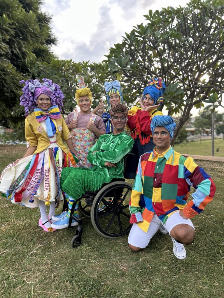Projeto Domingo Tem Teatro leva cultura e inclusão à Rua do Lazer