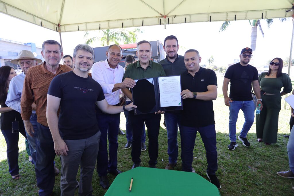 Mabel assina ordens de serviço para recapeamento em bairros da Região Oeste de Goiânia