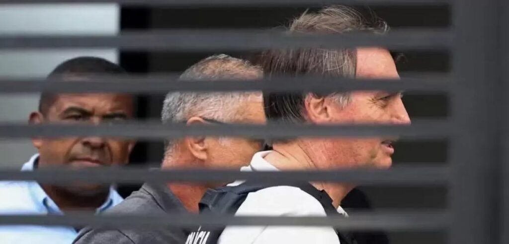 Boletim médico aponta melhora no ombro de Bolsonaro