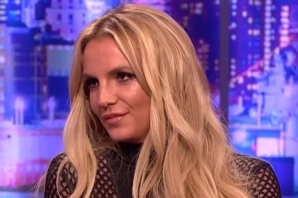 Britney Spears é internada em clínica de reabilitação para tratar abuso de substâncias