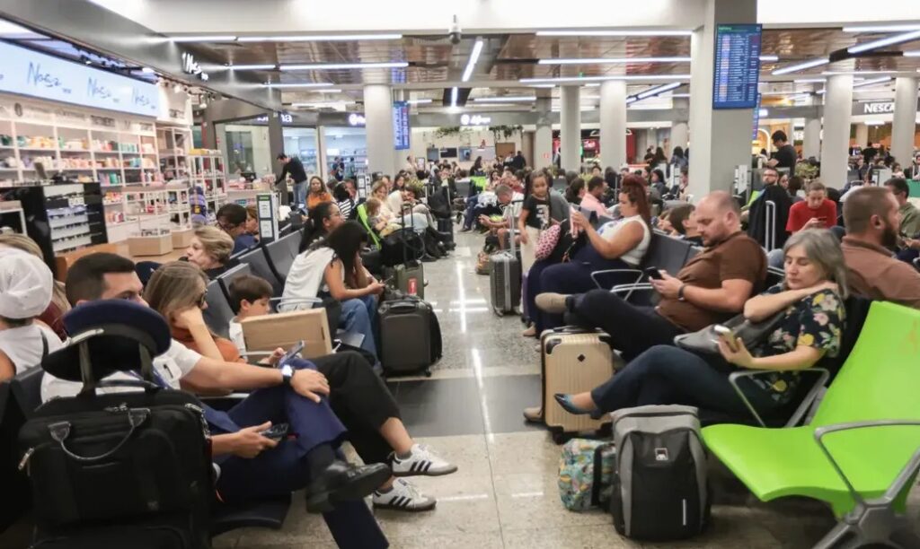 Filas, remarcações e cancelamentos: veja a situação dos voos nos aeroportos de SP após pane