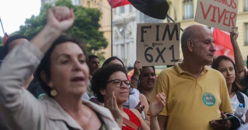 Comissão da Câmara aprova PEC do fim da 6×1 que reduz jornada para 40 horas