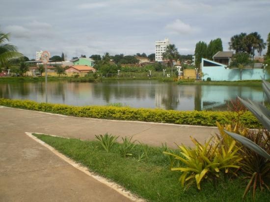 MPGO ajuíza ação contra município de Formosa por degradação de lago na zona urbana da cidade