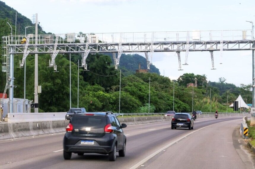 Governo suspende, por 200 dias, multas por evasão de pedágio 'free flow'