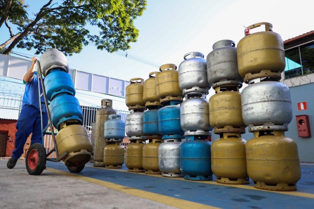 Preço do gás de cozinha tem variação de até 27% em Goiânia, diz Procon Goiás