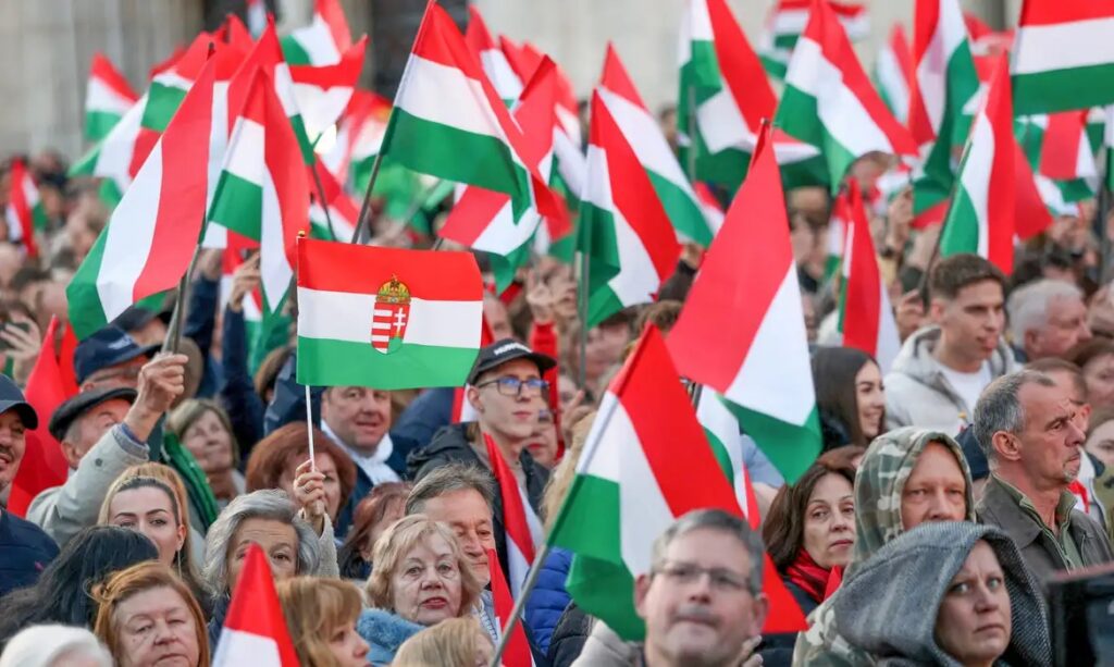 Hungria tem eleições neste domingo (12/4) e Orbán pode deixar o poder