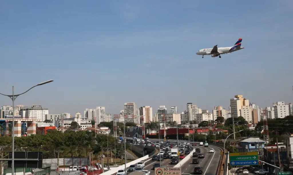Empresas aéreas terão linha de crédito para enfrentar alta de custos