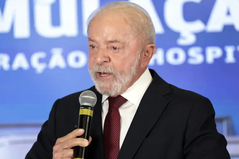 Lula: Brasil precisa jogar fora ‘complexo de vira-lata, de que somos pequenos e pobres’