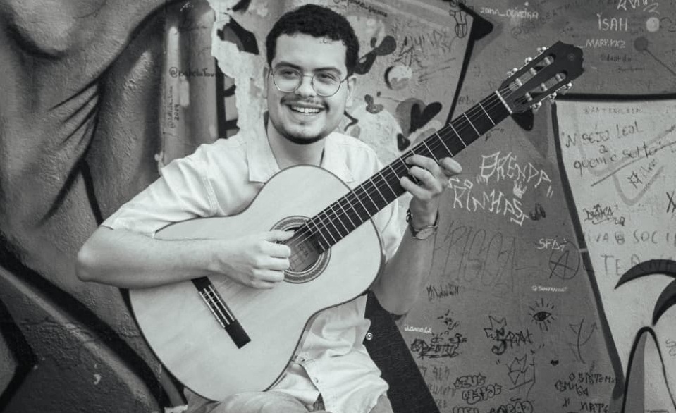 Cantor Lucas Massi se apresenta no Sesc Cidadania em Goiânia