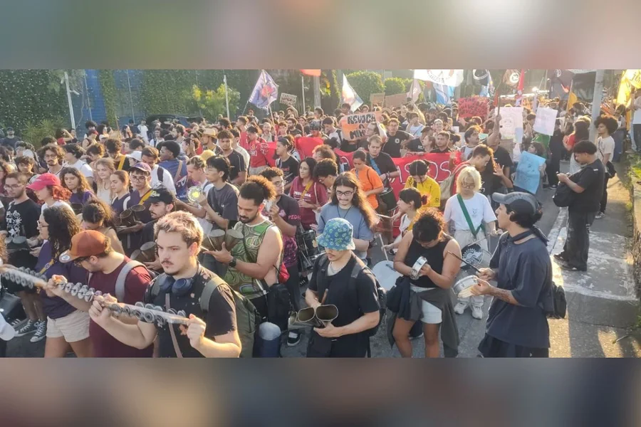 'Bandejão' e verba à permanência estudantil: saiba por que alunos da USP estão em greve