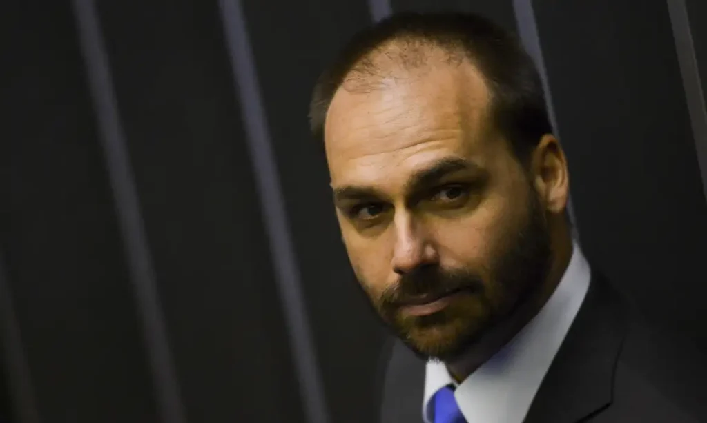 Moraes marca depoimento de Eduardo Bolsonaro em processo no STF