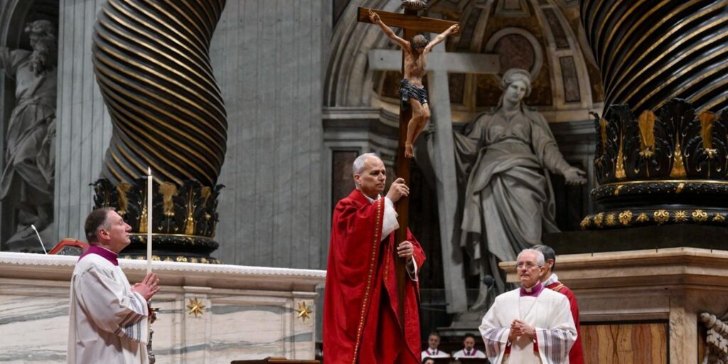 Leão XIV celebra missa da Sexta-Feira Santa pela primeira vez desde que virou papa
