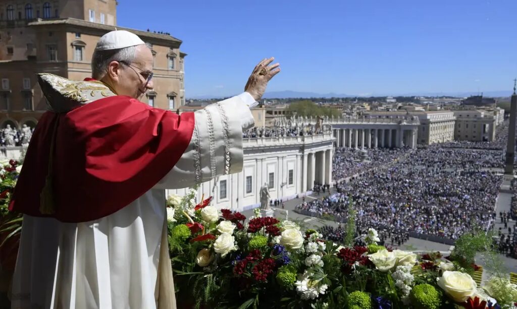 “Estamos nos tornando indiferentes à violência”, alerta Papa Leão XIV durante missa do Domingo de Páscoa