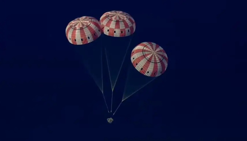 Tripulação da Artemis II retorna à Terra após missão histórica