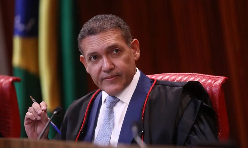 Nunes Marques atende pedido do PL e suspende pesquisa por ‘suspeitas de indução ao eleitor’
