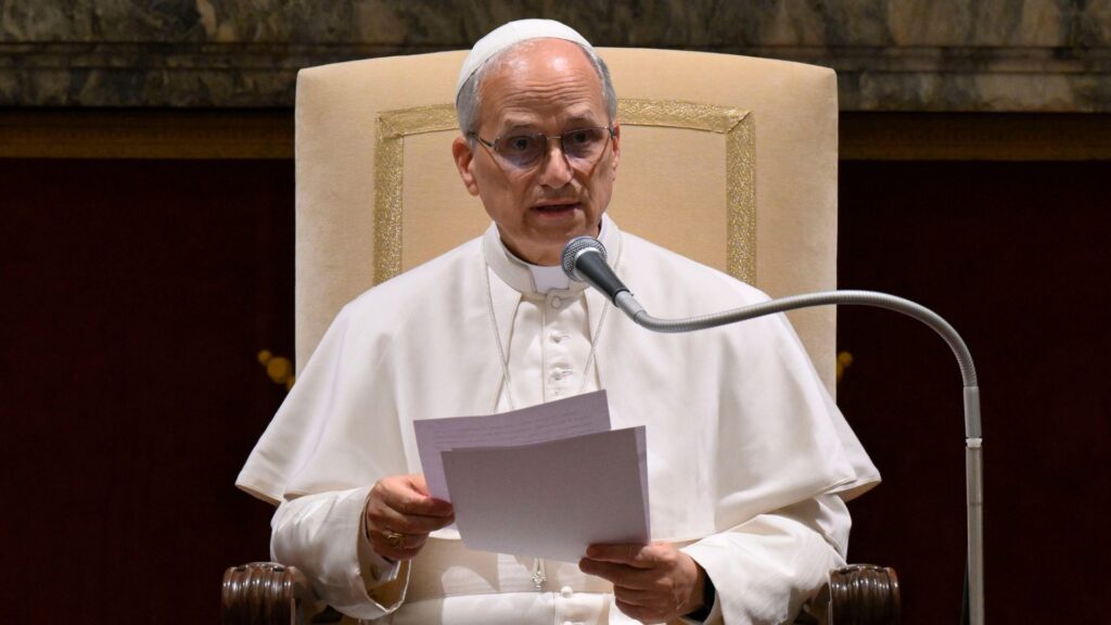 Papa diz não ter interesse em debate com Trump