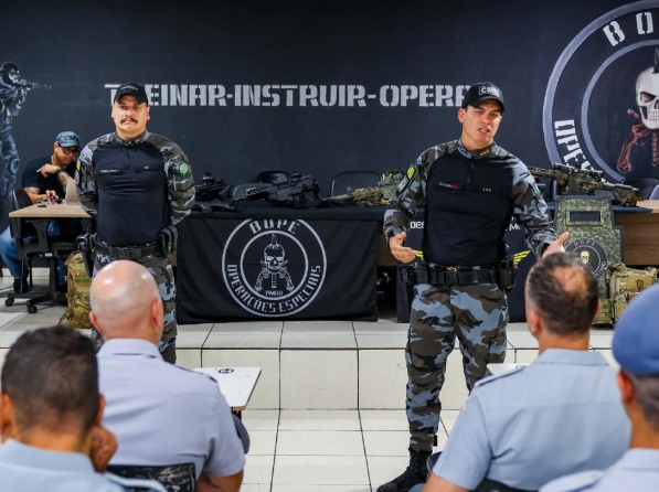 Comitiva da PM de São Paulo conhece modelo de inteligência e controle da Segurança Pública de Goiás