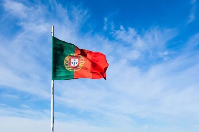 Portugal aprova nova lei que restringe acesso à cidadania