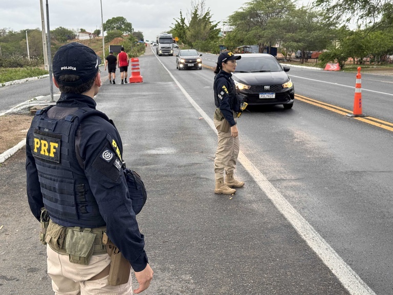 PRF reforça combate a infrações nas rodovias federais durante Operação Tiradentes
