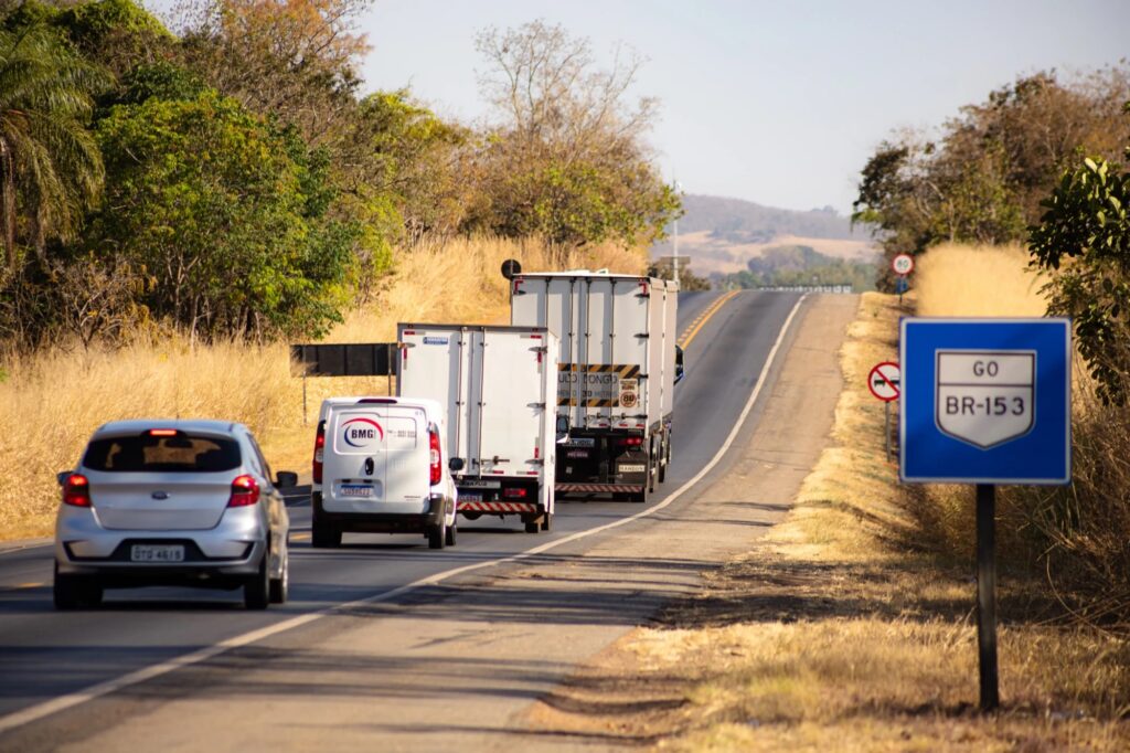 Quase 700 mil veículos devem passar pelas BRs 153, 414 e 080 durante o feriado de Tiradentes