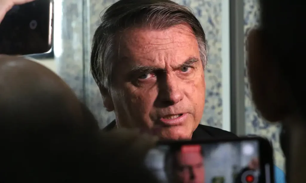 PGR dá aval para Bolsonaro fazer cirurgia no ombro